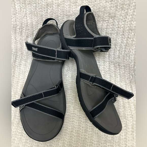 Teva Verra black outdoor sandal sleek & feminine w/hook & loop closure Sz-6. H - Picture 1 of 11